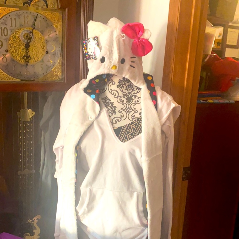 Hello Kitty Hood with Pockets! ❤️ - Picture 2 of 2